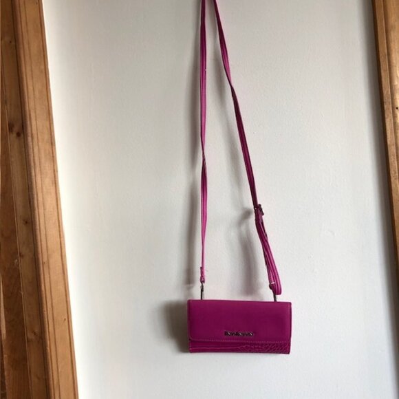 ENZO ANGIOLINI Fushia Convertible Wallet Crossbody - Picture 3 of 16